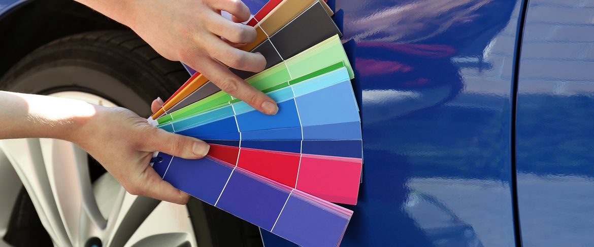 Auswahl einer Autolack-Farbe beim Autopartner